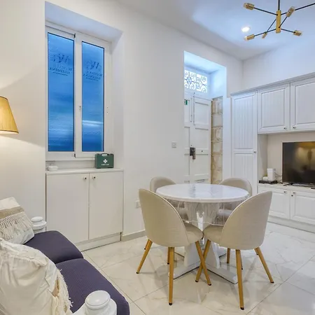Bright Two Bedroom Maisonette In Prime Location Апартаменты Gzira