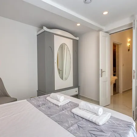 Апартаменты Bright Two Bedroom Maisonette In Prime Location Gzira