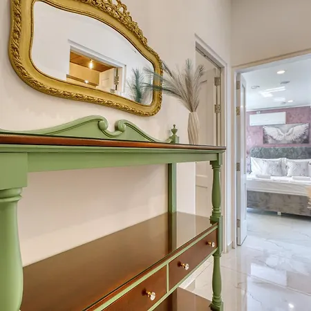 Bright Two Bedroom Maisonette In Prime Location *