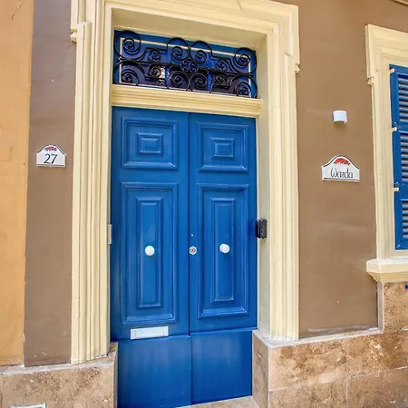 Апартаменты Bright Two Bedroom Maisonette In Prime Location